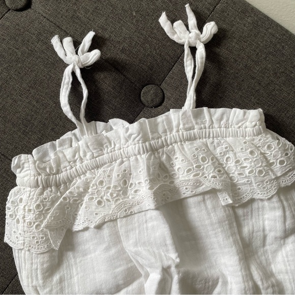 Baby Gap White Eyelet Ruffle Romper 12-18 months - Picture 4 of 9